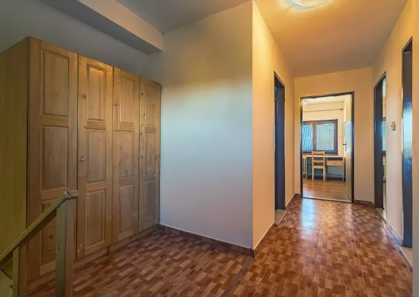 Bývanie aj podnikanie na jednej adrese: 5i rodinný dom + 1i byt + priestor na salón, ateliér, ordináciu...