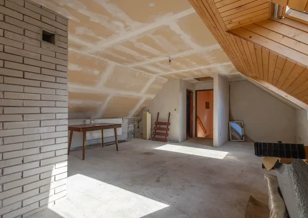 Bývanie aj podnikanie na jednej adrese: 5i rodinný dom + 1i byt + priestor na salón, ateliér, ordináciu...