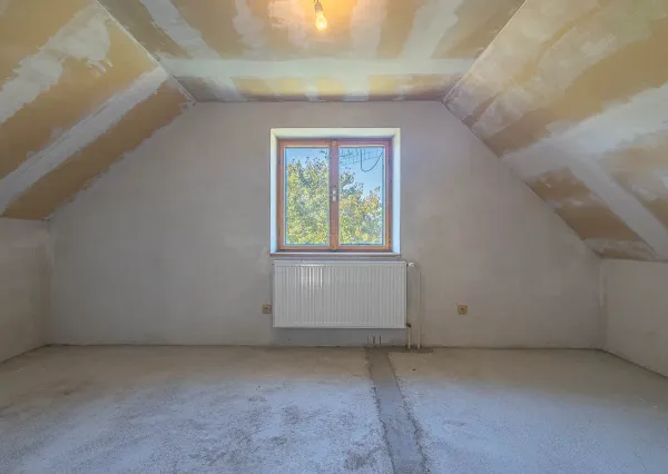 Bývanie aj podnikanie na jednej adrese: 5i rodinný dom + 1i byt + priestor na salón, ateliér, ordináciu...