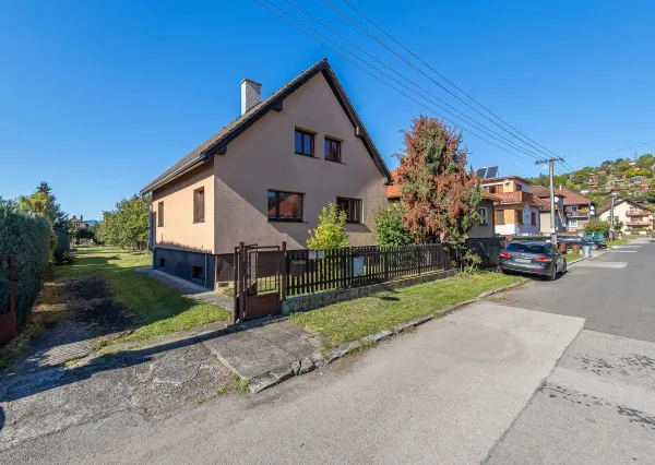 Bývanie aj podnikanie na jednej adrese: 5i rodinný dom + 1i byt + priestor na salón, ateliér, ordináciu...