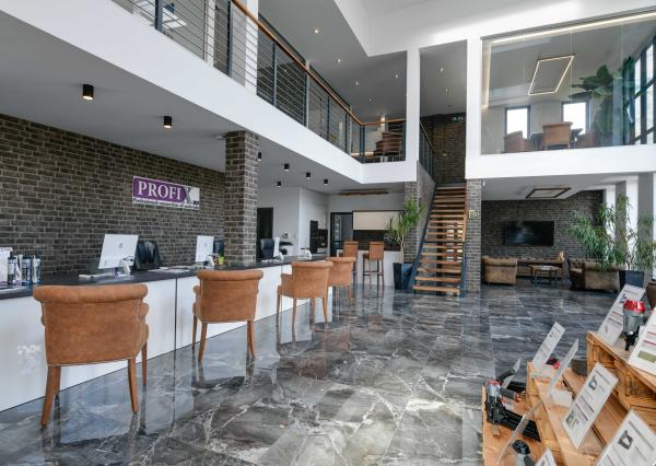 MODERNÝ SKLADOVÝ AREÁL S SHOWROOMOM A ADMINISTRATÍVOU | 743 m² | POZEMOK 2 679 m²
