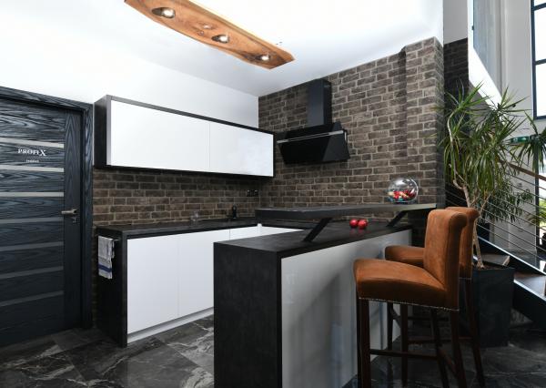 MODERNÝ SKLADOVÝ AREÁL S SHOWROOMOM A ADMINISTRATÍVOU | 743 m² | POZEMOK 2 679 m²