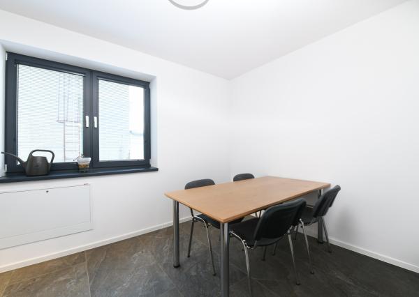MODERNÝ SKLADOVÝ AREÁL S SHOWROOMOM A ADMINISTRATÍVOU | 743 m² | POZEMOK 2 679 m²