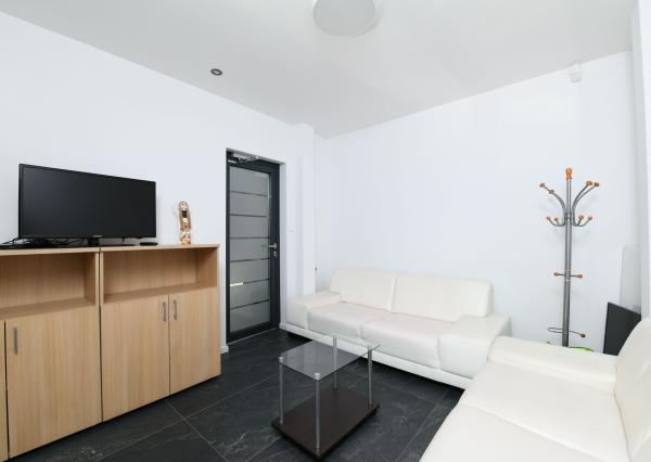 MODERNÝ SKLADOVÝ AREÁL S SHOWROOMOM A ADMINISTRATÍVOU | 743 m² | POZEMOK 2 679 m²