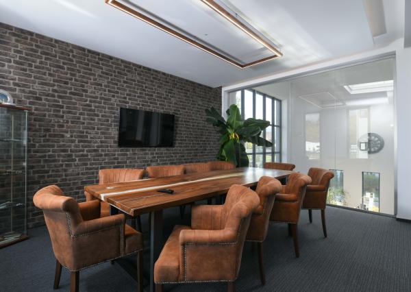 MODERNÝ SKLADOVÝ AREÁL S SHOWROOMOM A ADMINISTRATÍVOU | 743 m² | POZEMOK 2 679 m²