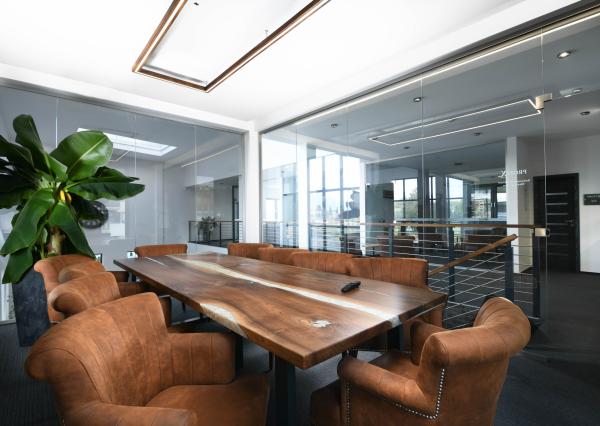 MODERNÝ SKLADOVÝ AREÁL S SHOWROOMOM A ADMINISTRATÍVOU | 743 m² | POZEMOK 2 679 m²