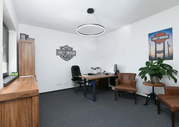 MODERNÝ SKLADOVÝ AREÁL S SHOWROOMOM A ADMINISTRATÍVOU | 743 m² | POZEMOK 2 679 m²