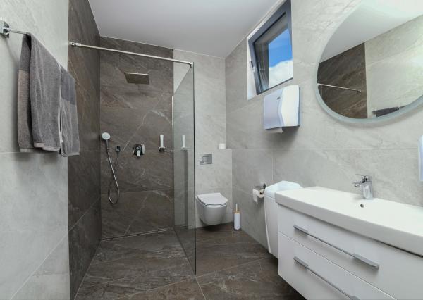 MODERNÝ SKLADOVÝ AREÁL S SHOWROOMOM A ADMINISTRATÍVOU | 743 m² | POZEMOK 2 679 m²