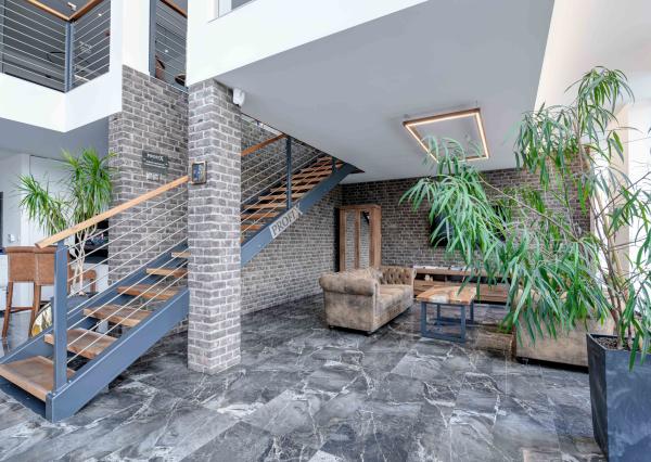MODERNÝ SKLADOVÝ AREÁL S SHOWROOMOM A ADMINISTRATÍVOU | 743 m² | POZEMOK 2 679 m²