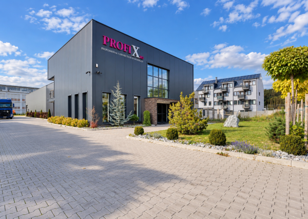 MODERNÝ SKLADOVÝ AREÁL S SHOWROOMOM A ADMINISTRATÍVOU | 743 m² | POZEMOK 2 679 m²