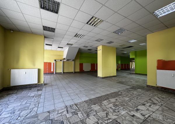 OBCHODNÉ PRIESTORY NA PRENÁJOM | 300 m² | PEŠIA ZÓNA LIPTOVSKÝ MIKULÁŠ