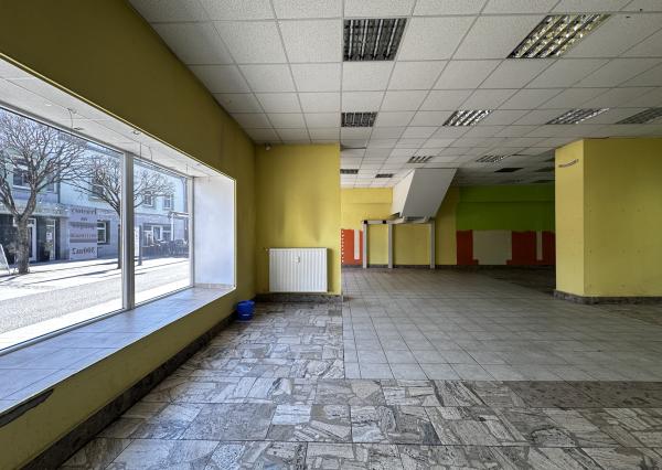 OBCHODNÉ PRIESTORY NA PRENÁJOM | 300 m² | PEŠIA ZÓNA LIPTOVSKÝ MIKULÁŠ