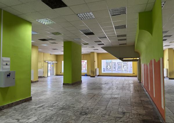 OBCHODNÉ PRIESTORY NA PRENÁJOM | 300 m² | PEŠIA ZÓNA LIPTOVSKÝ MIKULÁŠ