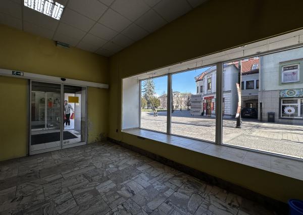 OBCHODNÉ PRIESTORY NA PRENÁJOM | 300 m² | PEŠIA ZÓNA LIPTOVSKÝ MIKULÁŠ