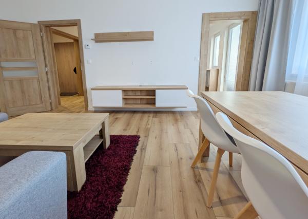 Nájom, 2-izbový byt v centre, Liptovský Mikuláš, s parkingom