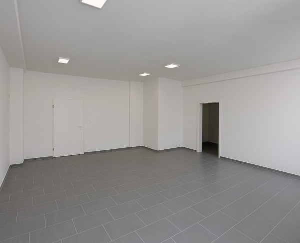 Na predaj priestory pre podnikanie – Kapitána Nálepku, L. Mikuláš