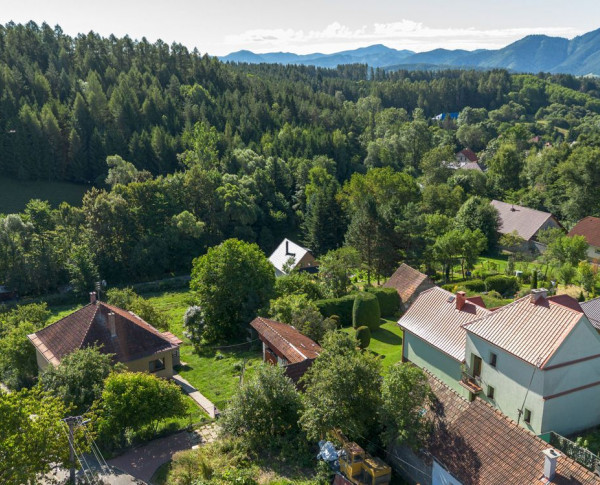 Výnimočná investičná príležitosť Rodinný dom s pozemkom 2712 m² na predaj – Jamník, Liptov 