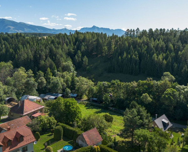 Výnimočná investičná príležitosť Rodinný dom s pozemkom 2712 m² na predaj – Jamník, Liptov 