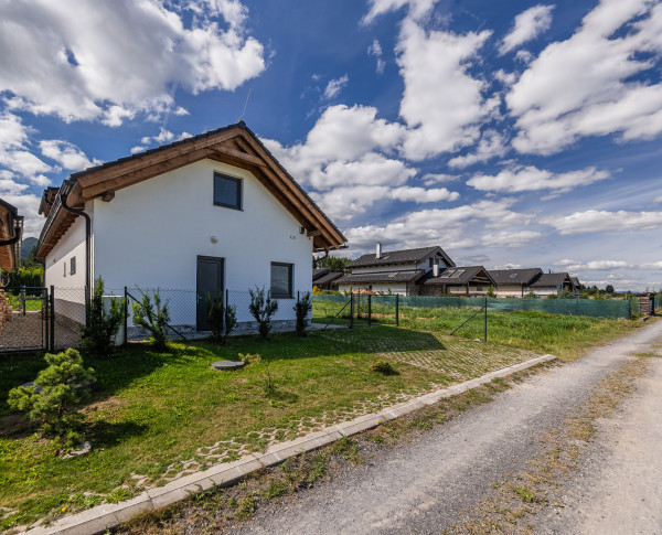 Na predaj – 5-izbový rodinný dom v obci Svätý Kríž