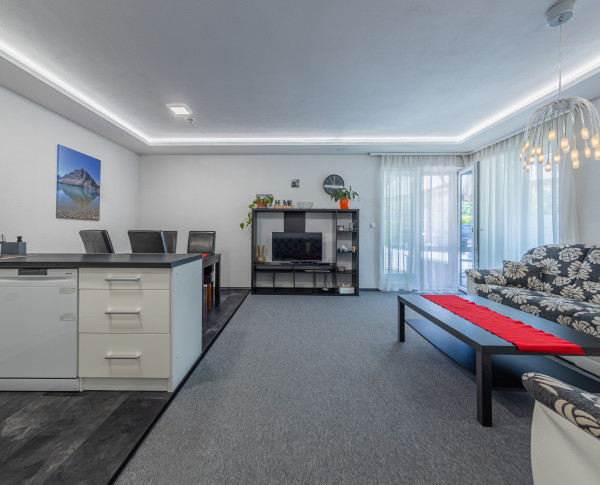 REZERVOVANÉ -Priestranný apartmán s terasou pri aquaparku – Banff Bešeňová