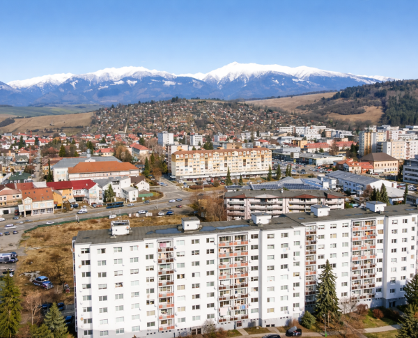 Na Predaj priestranný 4-izbový byt s výmerou 79,8 m² centrum