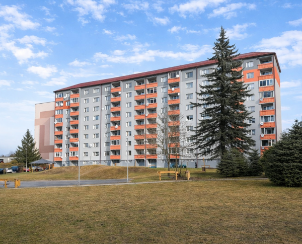 Priestranný 3-izbový byt v Liptovskom Hrádku na predaj