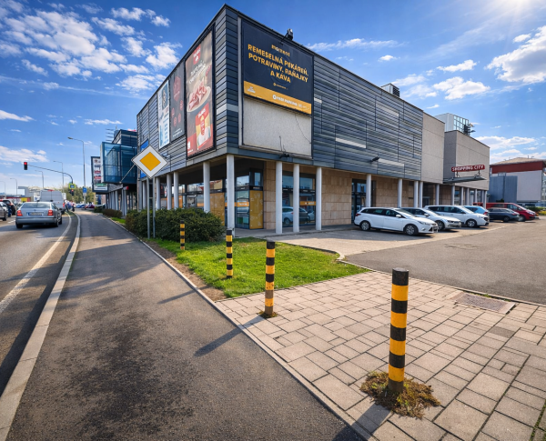 Top lokalita – obchodný priestor na Prenájom v OC Jasná