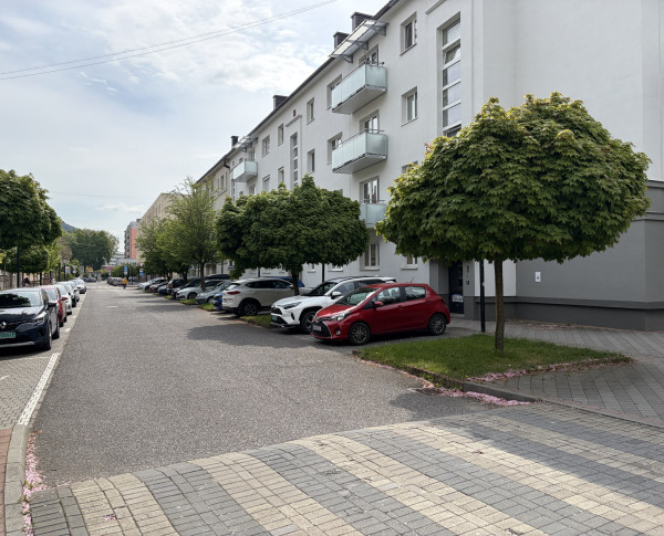 Na prenájom veľký 1-izbový byt s balkónom- Ružomberok, Polík