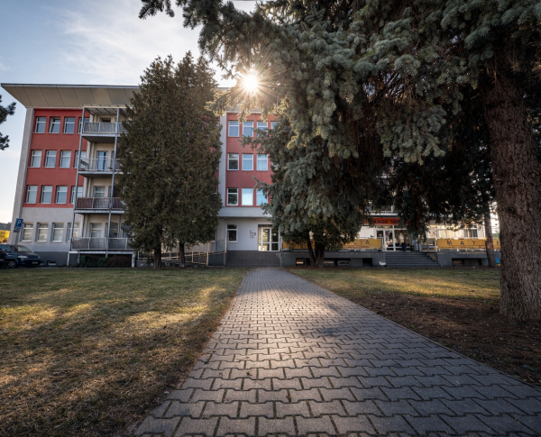 Prenájom Útulný 2-izbový byt s balkónom a parkovacím miestom
