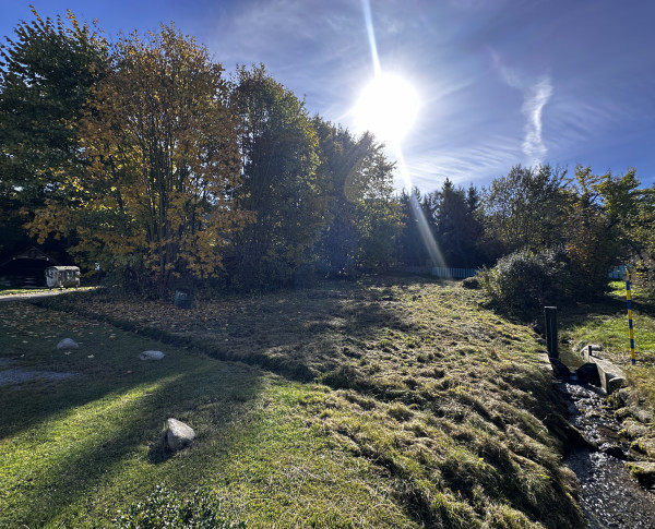STAVEBNÝ POZEMOK V LAZISKU S PROJEKTOM RODINNÉHO DOMU | 569 m²