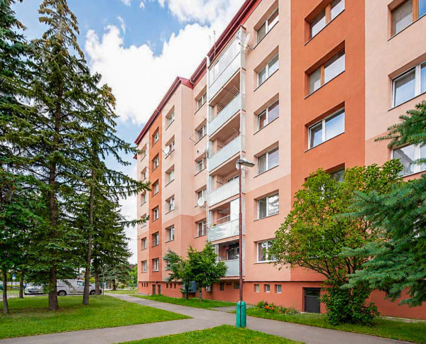 NA PREDAJ: 4-izbový byt s balkónom, Liptovský Mikuláš – 77 m²