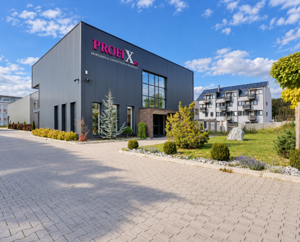 MODERNÝ SKLADOVÝ AREÁL S SHOWROOMOM A ADMINISTRATÍVOU | 743 m² | POZEMOK 2 679 m²